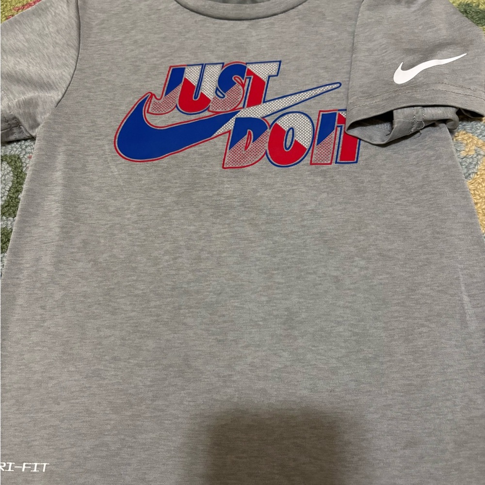 SOLD SOLD SOLD Nike Gray Tee